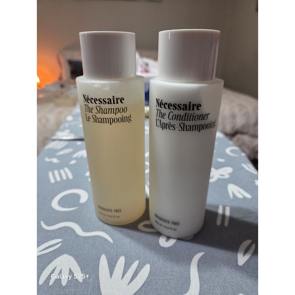 Nécessaire shampoo and conditioner